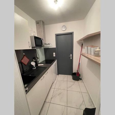 Le Petit Pelet: Historic Centre Retreat with Wi-Fi and Netflix Apartment Niort Exterior photo