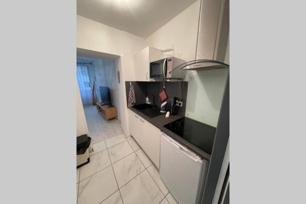 Le Petit Pelet: Historic Centre Retreat with Wi-Fi and Netflix Apartment Niort Exterior photo
