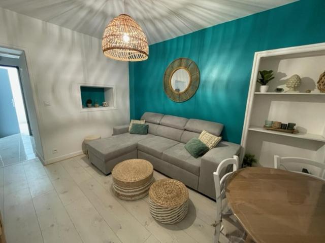 Le Petit Pelet: Historic Centre Retreat with Wi-Fi and Netflix Apartment Niort Exterior photo